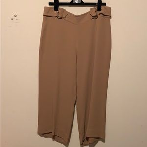 Women’s cropped tan pant